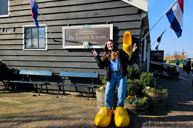 Zaanse Schans Windmills, Cheese and Volendam Tour from Amsterdam - Guides, Language Mix, and How to Make Sure You Hear the Story